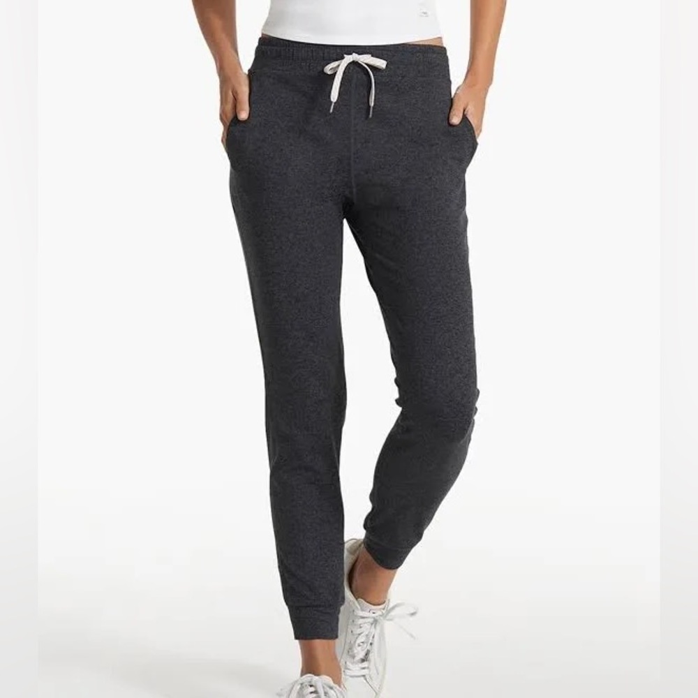 Vuori Performance Jogger
Women's DreamKnit™ Joggers size medium